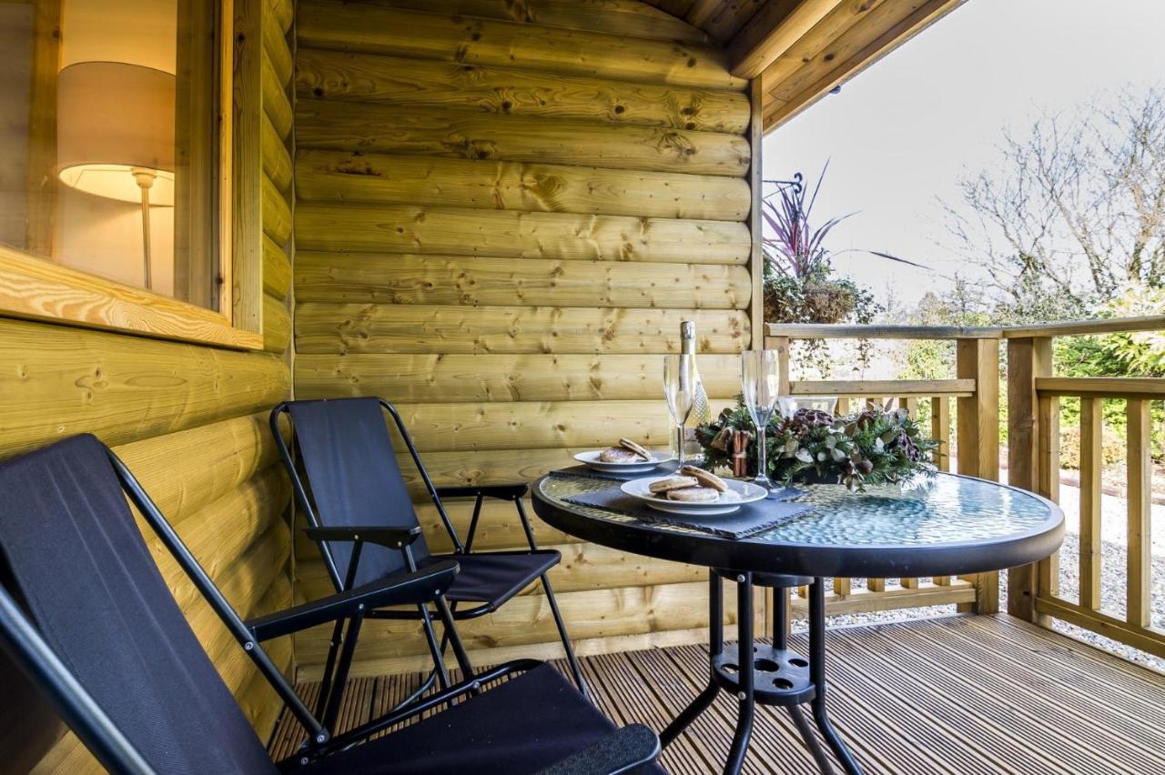 Laurel Lodge - 2 Bedroom Log Cabin - St Florence Saint Florence Kültér fotó
